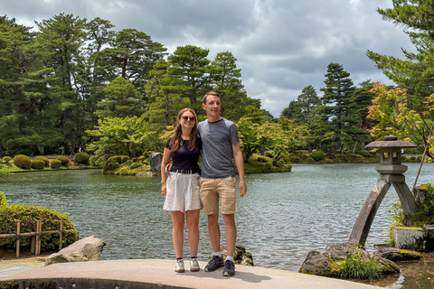Kanazawa: Private Hidden Waterways, Castle & Kenrokuen Tour