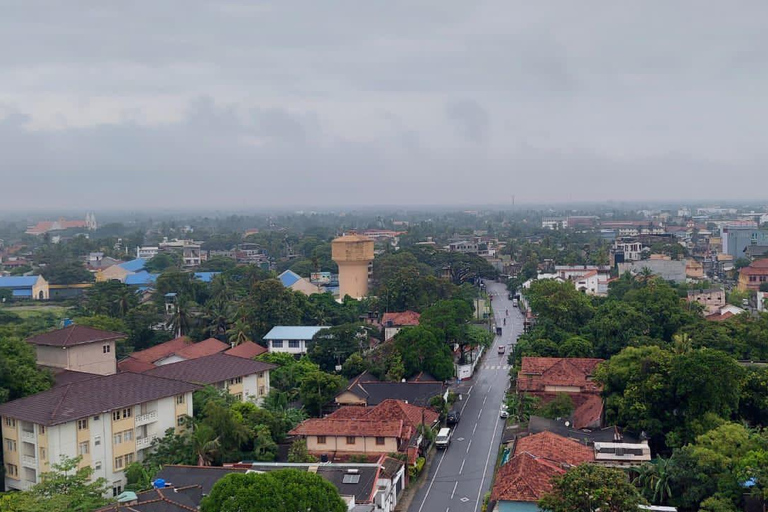 Negombo: Guided Walking Tour & Complimentary Accomodation