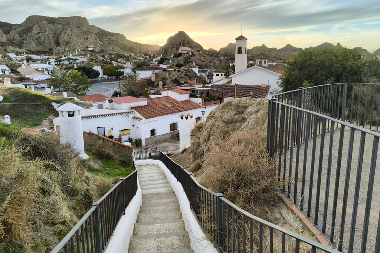 Guadix: Guided tour through Europe's largest cave district Guadix : Visite du plus grand quartier troglodyte d'Europe