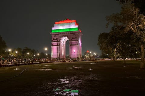 Delhi: Night Tour with India Gate and Connaught Place
