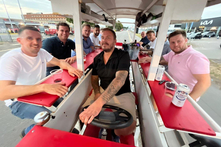 كارديف: جولة بدراجة الجعة مع مشروبات وموسيقى