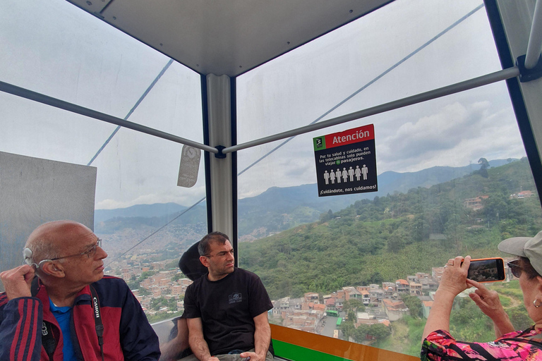 Medellin: Luxury and Private City Tour in French