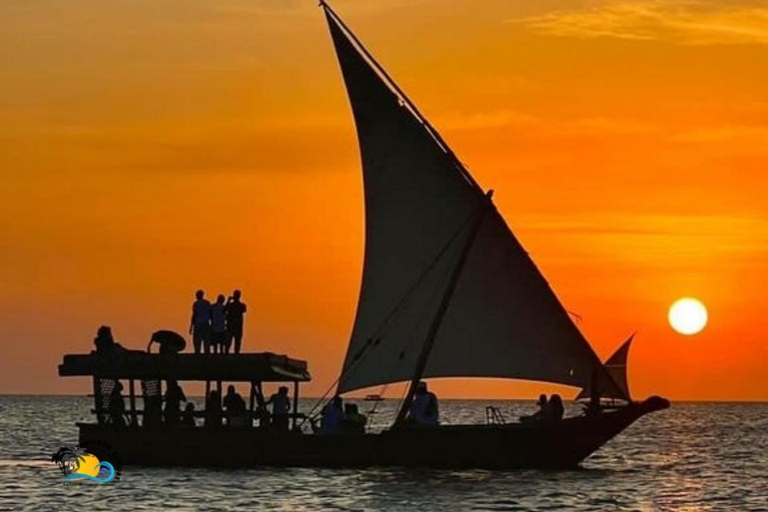 Zanzibar: Snorkeling nell&#039;atollo di Mnemba e crociera in dhow al tramonto