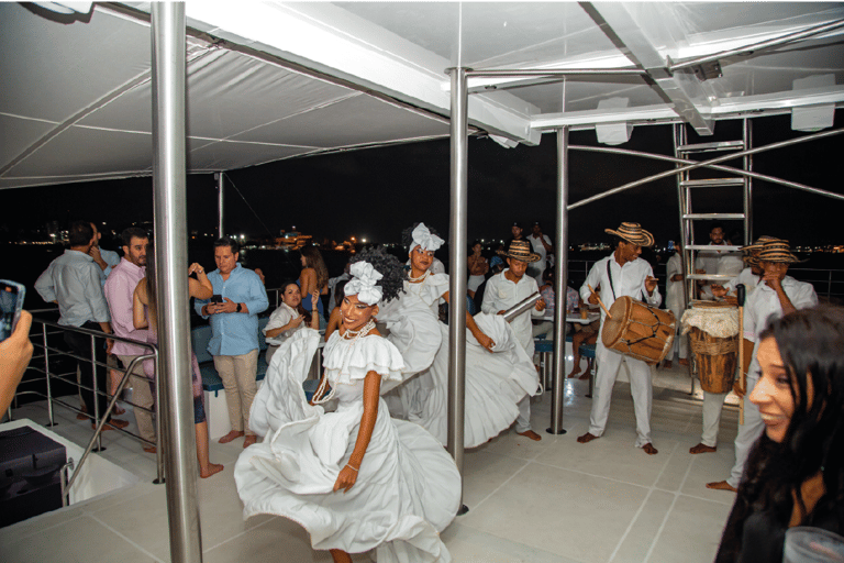 Cartagena: Sunset on Cartagena Bay aboard the Flamante Catamaran Cartagena: Sunset over Cartagena Bay aboard the Flamante Catamaran