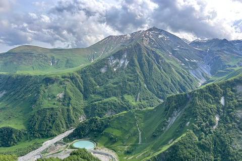 Tbilisi: viaggio tutto incluso a Kazbegi e masterclass di khinkali
