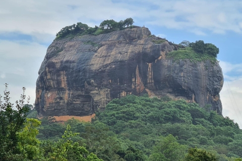 Excursión de un día a Sigiriya, Dambulla y Safari por Aldeas desde Negombo