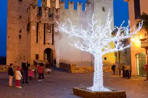 Festive Journey in Sirmione Christmas Walking Tour