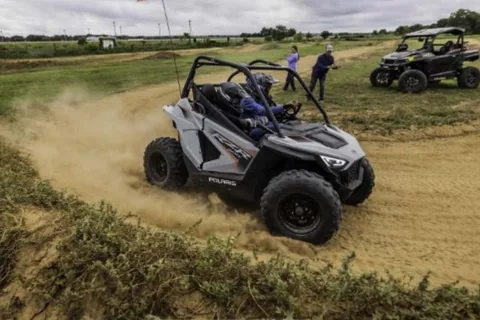 Salou: Experiencia de conducción de buggies para niños en un entorno seguro