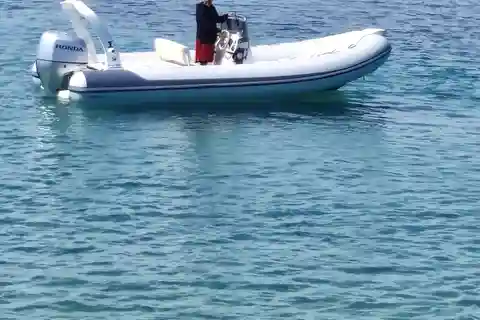 Cagliari: Snorkeling, Aperitivi e Relax in Gommone”