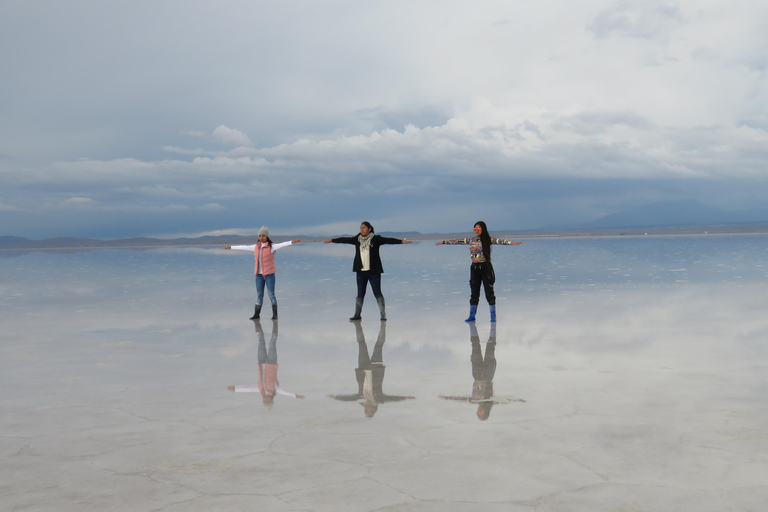 Uyuni: Salt Flats Day Tour with Sunset and Stargazing