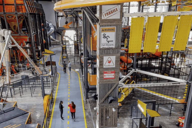 Abu Dhabi: Biglietto d&#039;ingresso per il parco avventura AdrenarkStancarsi di giocare