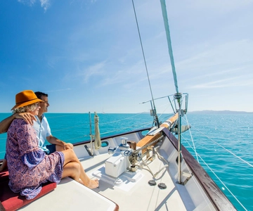 Airlie Beach: Adults-Only Whitehaven Beach Sailing Tour