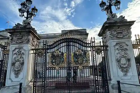 Londres: Excursão a pé guiada pelo Palácio de Buckingham e Westminster