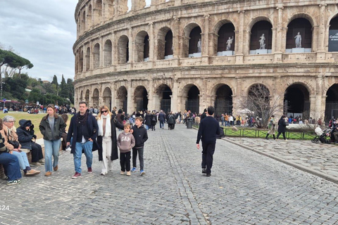 Small Group Guided Tour Colosseum Roman Forum, Palatine Hill Standard Tickets