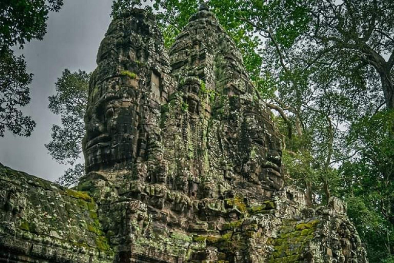 Siem Reap: Całodniowa wycieczka do świątyni Angkor Wat z zachodem słońcaWspólna wycieczka