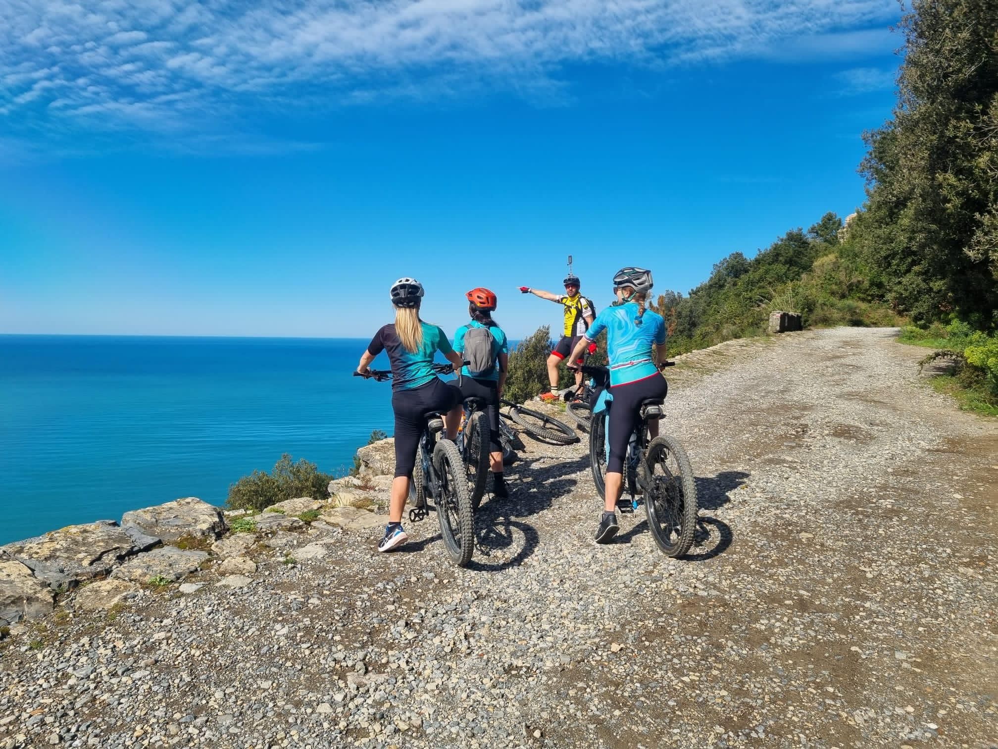 Entdecke die Cinque Terre mit einer E-Bike Tour mit Panoramablick