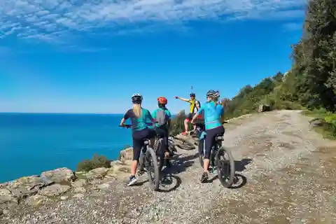 Scopri le Cinque Terre con un tour panoramico in E-Bike