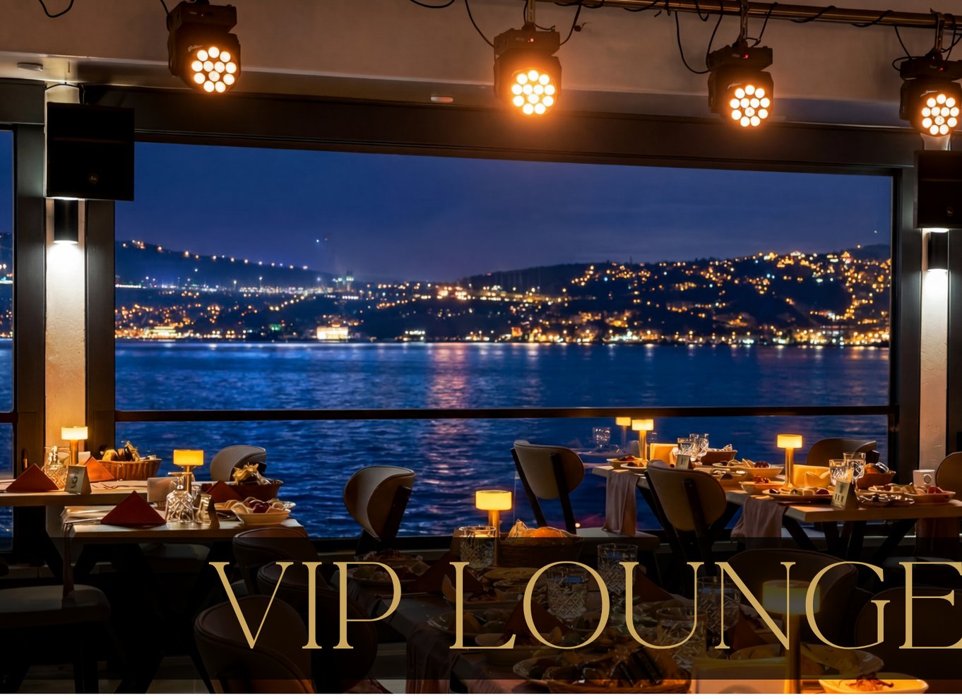 Istanbul: Bosporus-middagscruise og show med privat bord