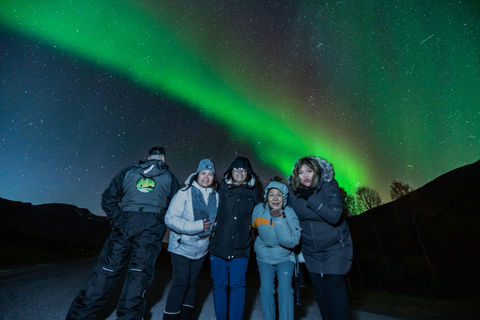Tromsø: Northern Lights Tour (Max 8) Pickup + Finland