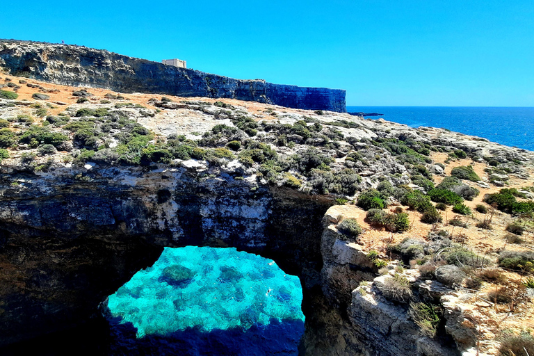 Gozo Unveiled: Guided Hiking in Comino Island