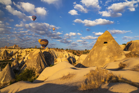 Desde Estambul: Excursión de 2 días a Capadocia con vuelo y trasladosGrupo reducido con globo aerostático incluido