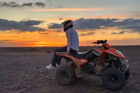 Marrakech: Woestijn en Palmbossen Zonsondergang Quad Tour met Thee