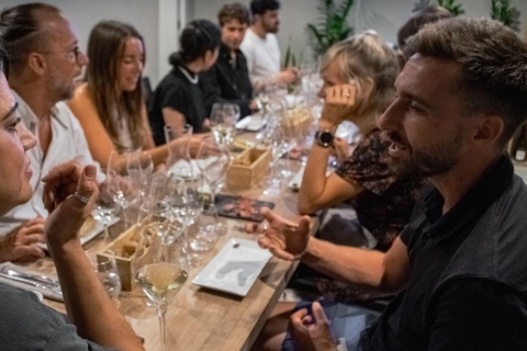 Barcelona: experiencia de maridaje de vino y queso con un sommelierExperiencia Maridaje con 5 Vinos y 5 Quesos