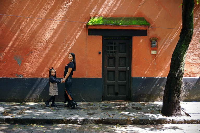 Sesión fotográfica privada por el corazón de Coyoacán (1-3 personas)