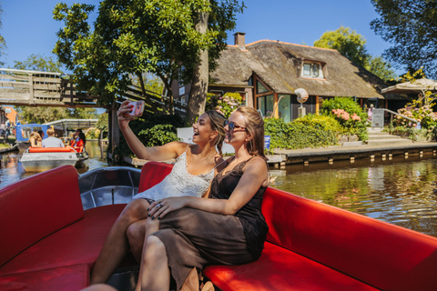 From Amsterdam: Giethoorn Day Trip with Self-Drive Boat Tour