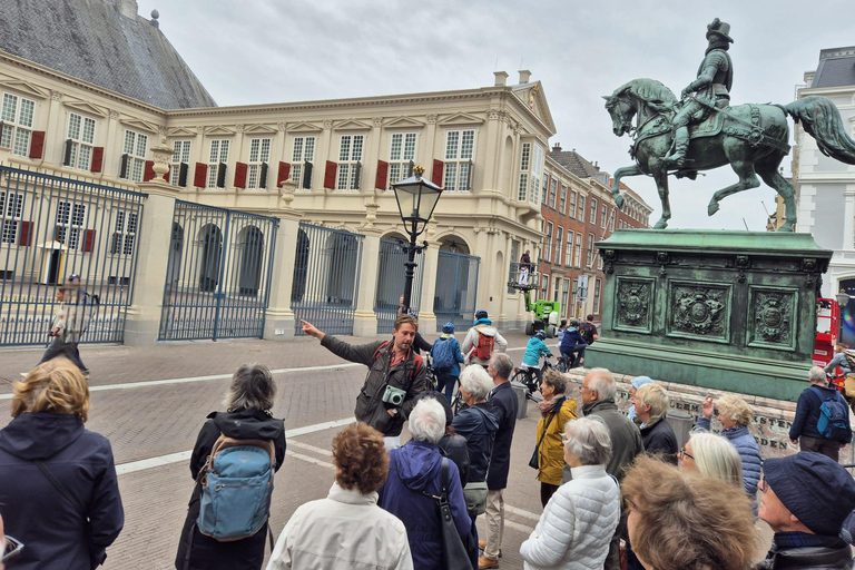 The Hague & Delft: Art, Royals & Delft Blue Private Day Tour Italian speaking guide.