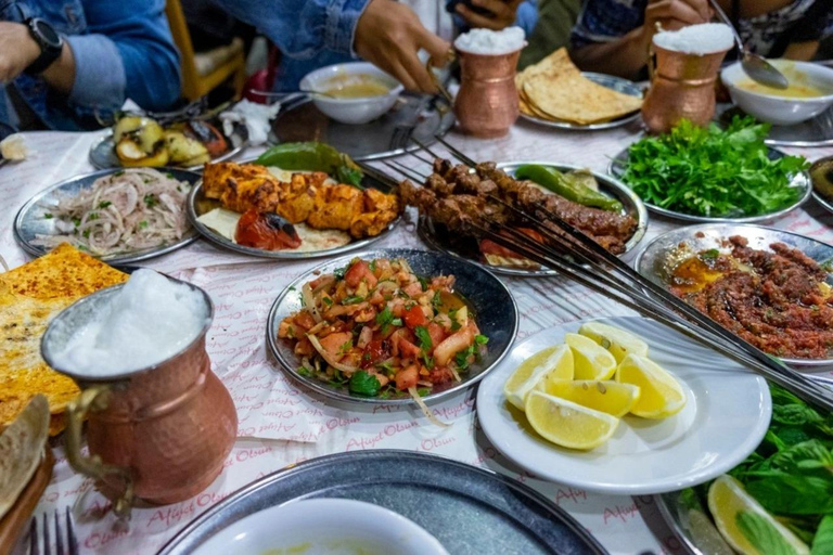 Istanbul: Türkische Essensnacht und Rooftop-Erlebnis