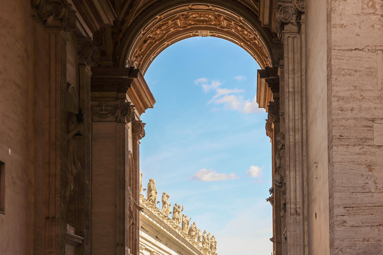 Rome: St. Peter’s Basilica & Underground Tombs Tour Group Tour in French