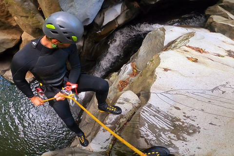 Açores: Aventura de Canyoning no Salto do CabritoAçores: Aventura de canoagem no Salto do Cabrito
