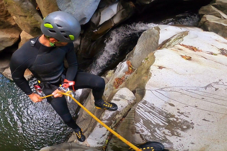 Açores: Aventura de Canyoning no Salto do CabritoAçores: Aventura de canoagem no Salto do Cabrito