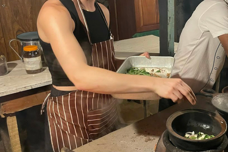 Kandy: Traditional cooking class in a village with transport