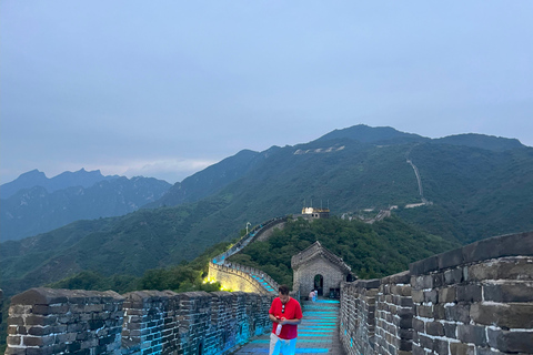 Twilight Glow at Mutianyu Great Wall Evening Bus Tour+Ticket Mutianyu Night Tour Private Car Transfer +Ticket +Cable Car