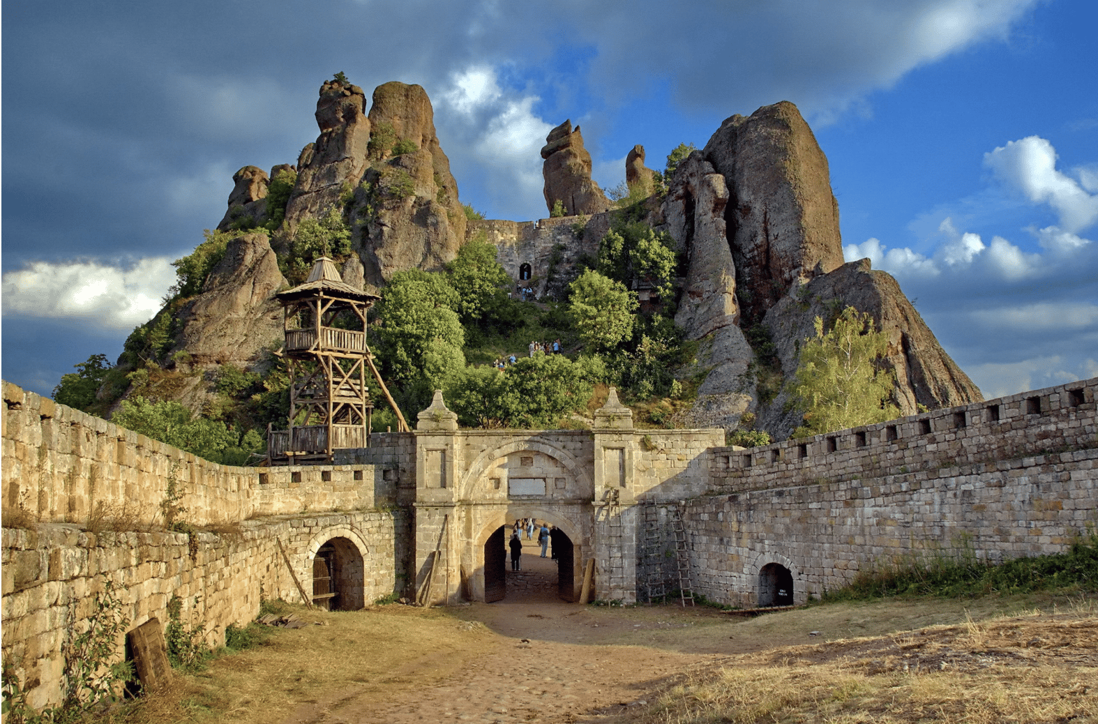 Selbstfahrer: Von den Tiefen der Magura-Höhle zu den Höhen von Belogradchik