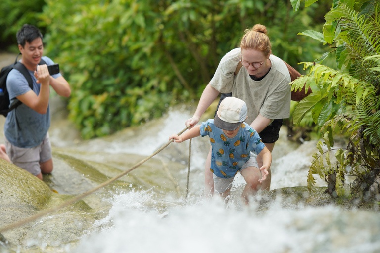 清迈：布塔通粘水瀑布与南普切特寺之旅清迈：布阿通粘稠瀑布与南普切特寺一日游