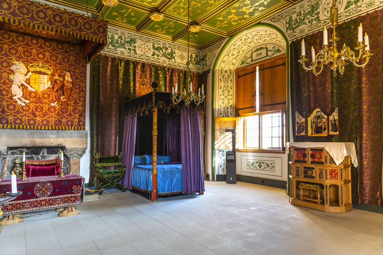 Stirling Castle Tour and Old Town – Ticket Included