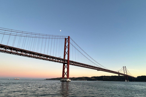 Lisbon Sunset Boat Tour–Golden Hour Cruise w/ Welcome Drink
