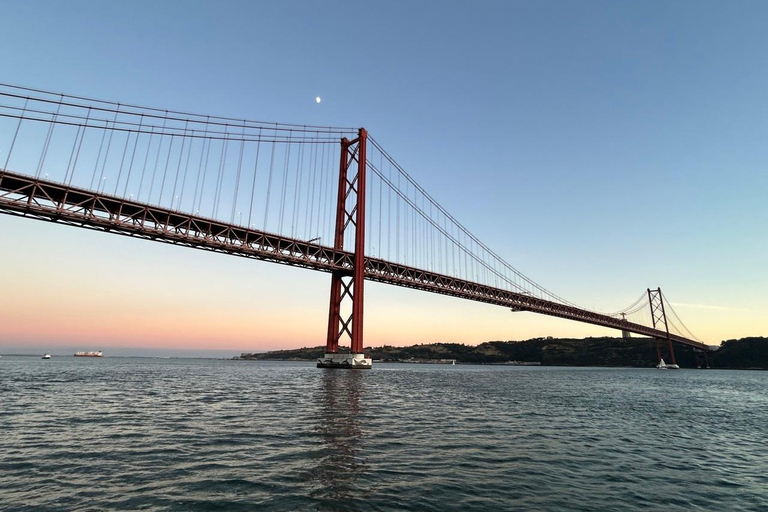 Lisbon Sunset Boat Tour–Golden Hour Cruise w/ Welcome Drink