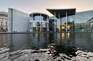 Berlin: Bootstour – Spreefahrt mit Ausblicken auf Sehenswürdigkeiten