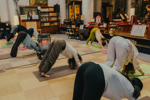 Kyoto: Yoga Session in a Japanese Temple with a Meal 2 yoga lesson + meal