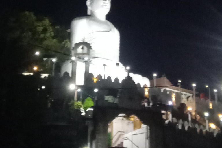 The Best Kandy Tuk-Tuk city Tour with a Professional Guide