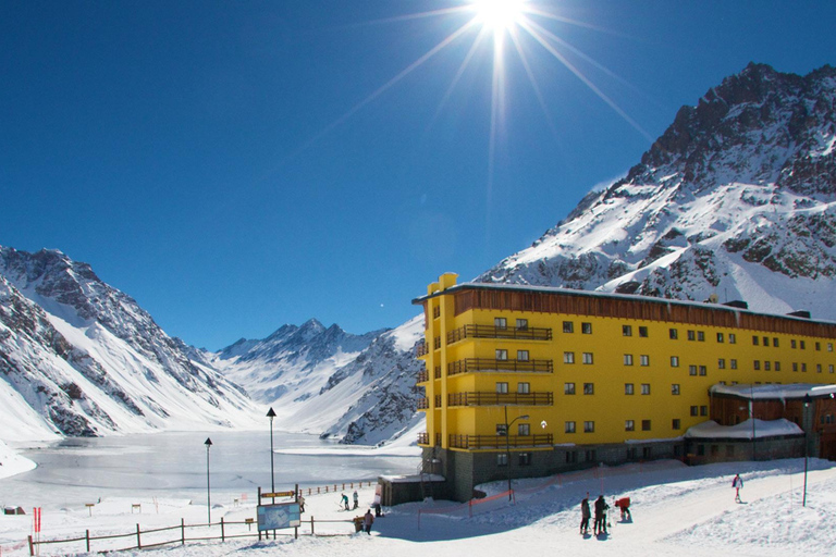 Santiago: Visit to Laguna del Inca and Portillo with llamas and picnic