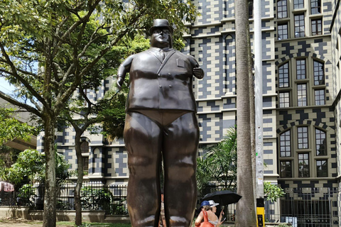 Medellín: Cultural Tour with Lunch and Commune 13