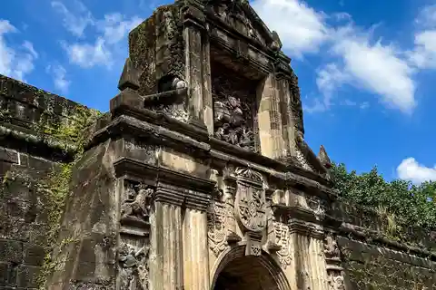 Manila One-on-One Walking Tour with Mobile Photography