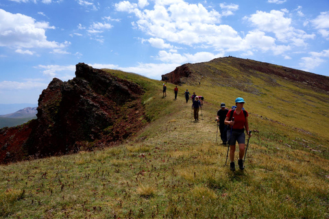 Yerevan: Azhdahak Mountain Hike with Jeep Ride