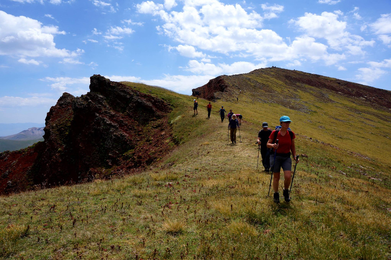Yerevan: Azhdahak Mountain Hike with Jeep Ride