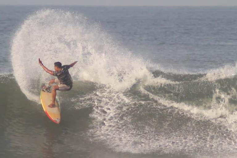 Medewi : Leçon de surf en groupe pour débutants et intermédiaires